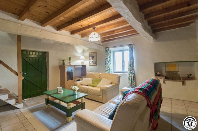 31G101371-d594345f0a264e2391088c7567e1d8a9