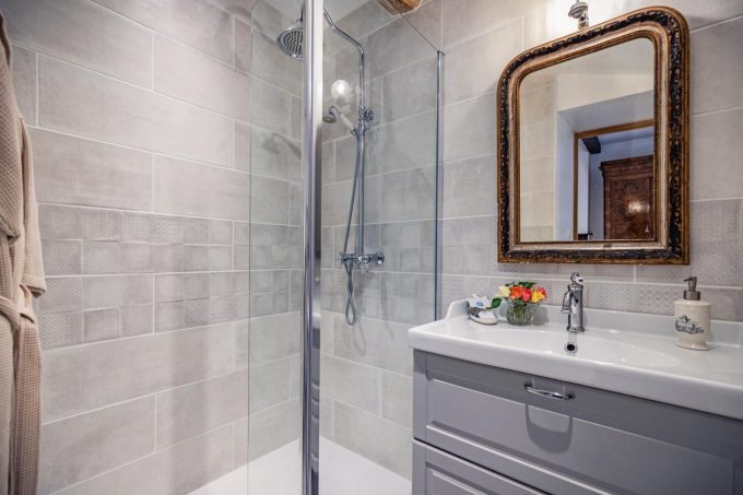 31G101373-1f6067fa846341d1b80108d7fa639570