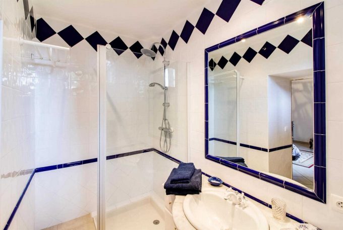 31G101373-69fc033b1f1f42ef9fad5f0c7db47c7d