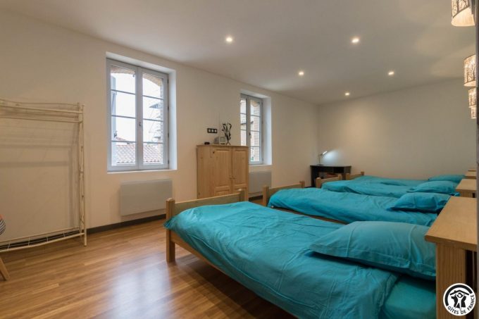 31G101381-45ffca46ec784c0e98d2092082577638