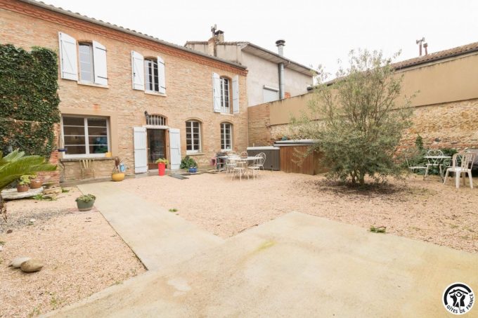 31G101381-7b25ee3fc433426692cb07cde93bce61