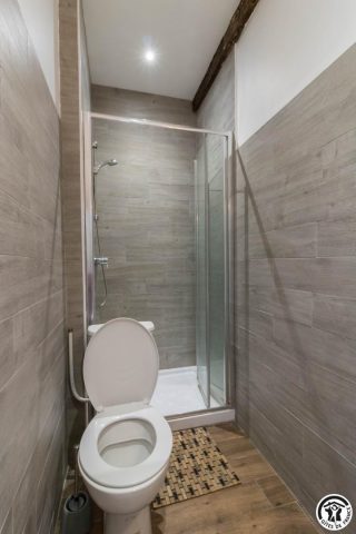 31G101381-b9fe2cd9617f45dd9ca2620f091344de