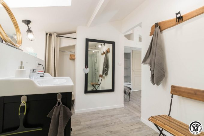 31G101383-1bb6fda35c824a6081c86c4107abfd44