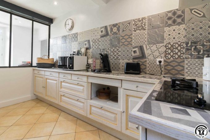 31G101383-d3b21cd92ca04297bdc73ec6fd29e648