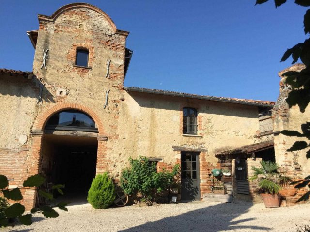 31G101387-98f5033c95884af5a37f151b6b325775