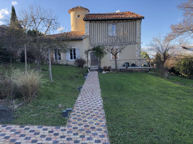 31G101393-01456c38cf334deaa5cee4c9897b13cc