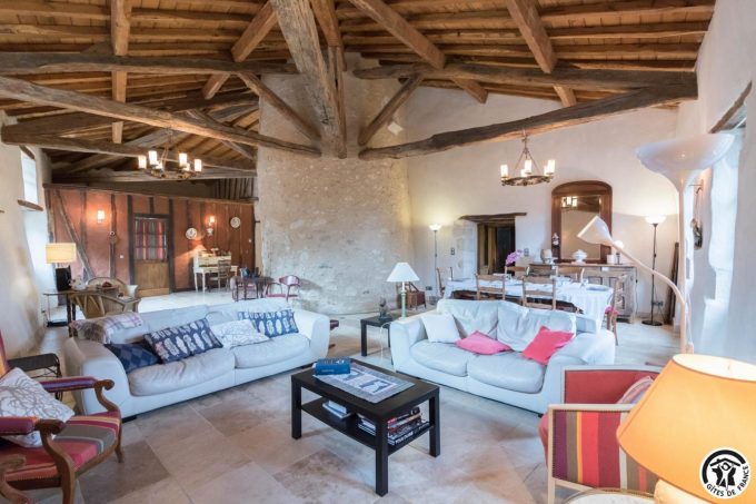 31G101393-32f7cbac96fd42b78312346edbdfa30e