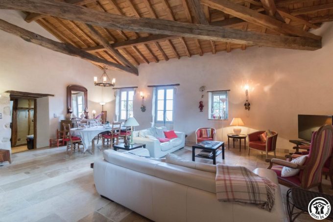 31G101393-495d5f62a5c84b3280734489e504ed96