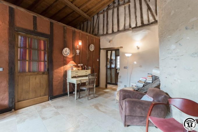 31G101393-5da8a859c86f4b4f832e3f55354463d1