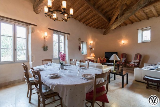 31G101393-6c70b657f39f48a88c277cba57d5473f