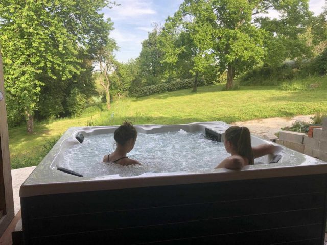 31G101393-7c49651e540b45618aa94fc2574425cf