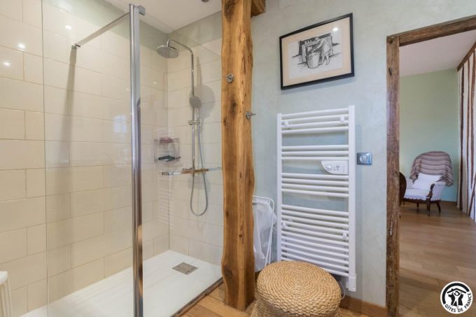 31G101393-c1fd99ad28b14c22b8a4556a7f9d58c1