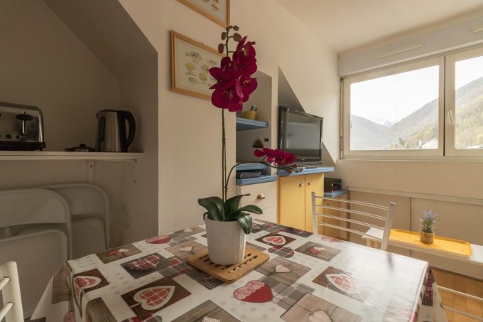 31G101416-2fa72813814c47518da92dd27c937268