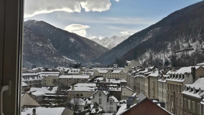 31G101416-30393a4bc5114b798d221460316389bd