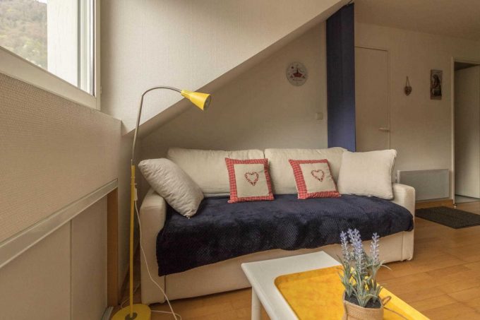 31G101416-b94b080d607845e7a9d72b9075588379