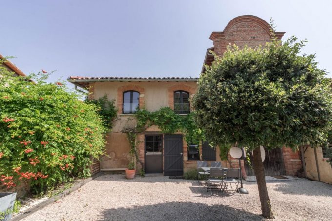 31G101423-6c327fbeba574a5990a22cc2a4cd8786