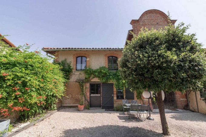 31G101423-8a380ec92d224094b1a28314d638af77