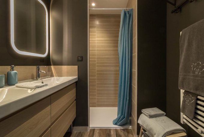 31G101423-f48f379264084b6383c27b9f917580b9