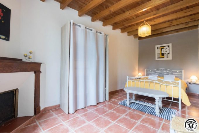 31G101425-23edfef9ff764b6dbc81ca11e5f272c5