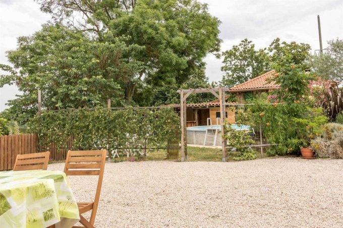 31G101425-2ace183d31ce49358fcef29e3d9f3966