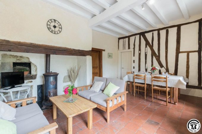 31G101425-47d350a830c44f5f9a122326f0888ba4