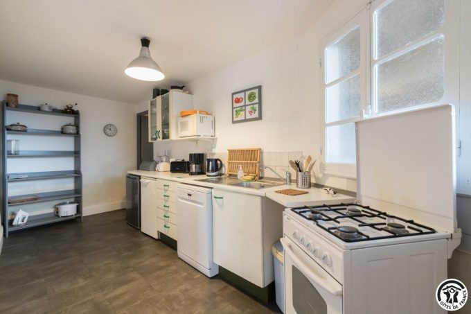 31G101425-5aa5f6725a7f423884725da98295bc94