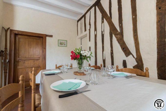 31G101425-8d168490347747629f3b5f97f3db18d9