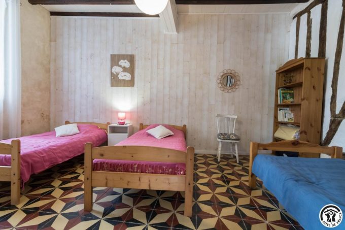 31G101425-aef749b3e2304fec85afc3bc73f7aaf1