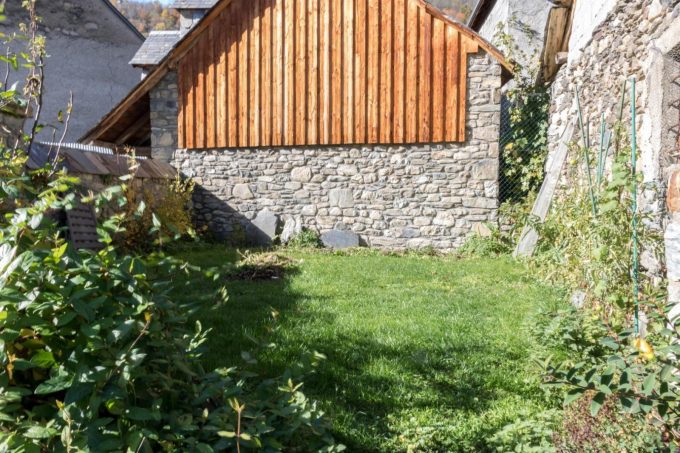 31G101432-866f1ab579bc4a44ad4c4c186df6a41c