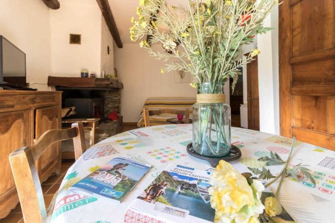 31G101432-d121aed9b7974265b1e822f9c05b5489