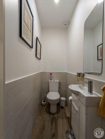 31G101444-55c81d75bf87469b8410fc9ec3ff0625