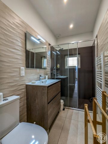 31G101444-8a299739f0294847a5561b8da115854b