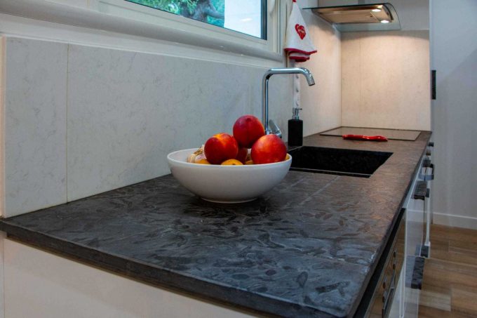 31G101444-b248ce207b10421bae82855d8616f640