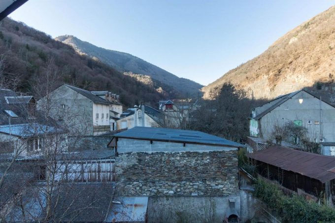 31G101449-0d3c5e9f1af743248bed61f9875bbcc7