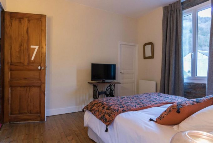 31G101449-4176587543d241d29e8e1f39339451a3