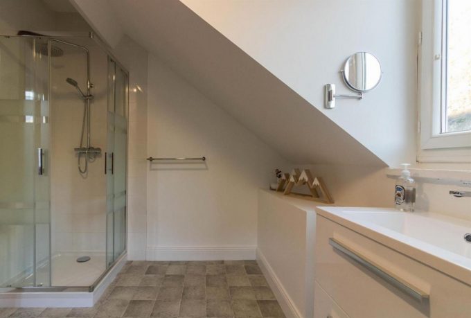 31G101449-54d949988cc24573a1cd323c4e565e46