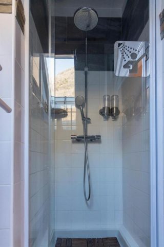 31G101449-6c6d72ec0b234866a3cad6b525ea8d05