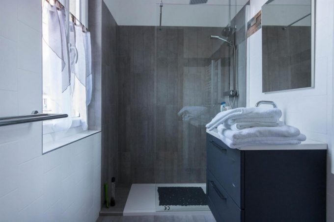 31G101449-f42385d3a03a486bbd4001eec22e7c2b