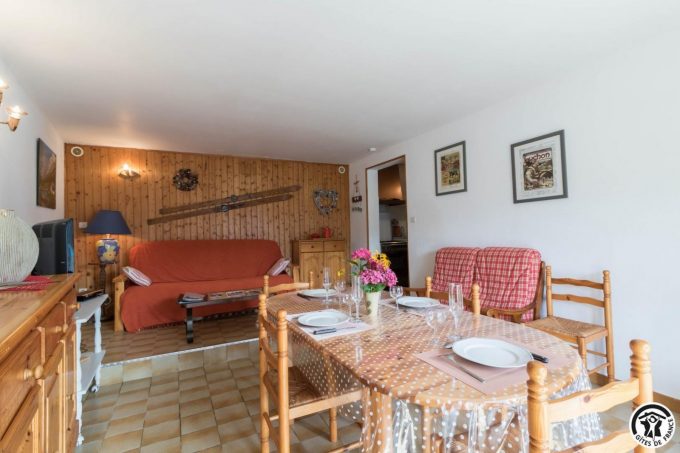 31G101463-683c932e177342558e48db87d55e36e1