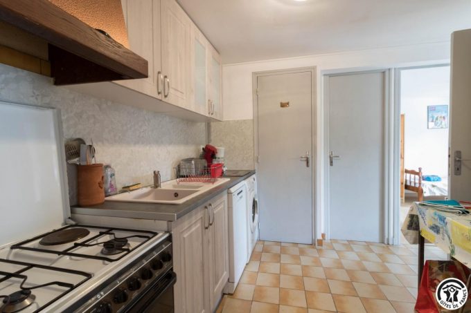 31G101463-f1a46bb9553b4701803dea432bc32f72