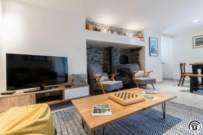 31G101464-1aae510c1de74cc49d82ba76af3572c5