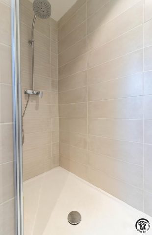 31G101464-839cd467a1854c8e903d9c16fb09ce6a