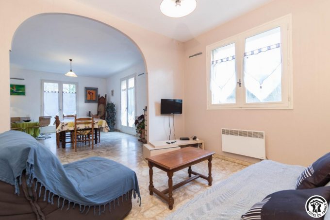 31G101477-18351b0bd62e448fbc68747c830e9246