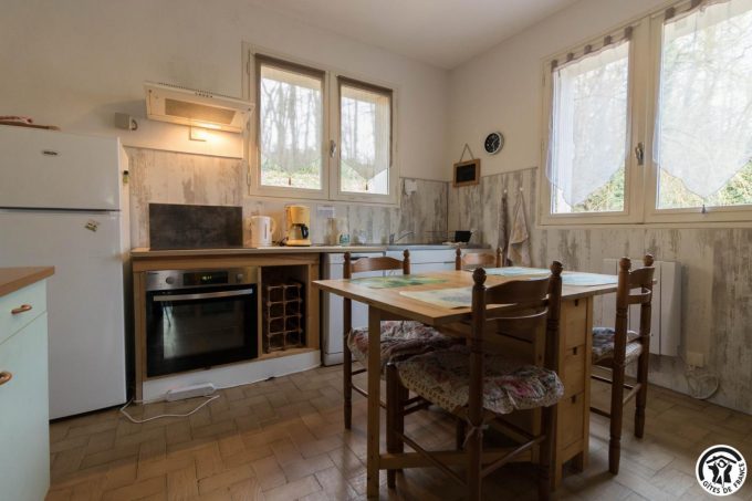 31G101477-54b4e7b18eb3438d92451b513d362c7d