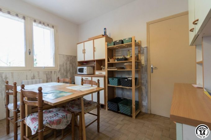 31G101477-737bf9a48be642dd914894573cebb23c