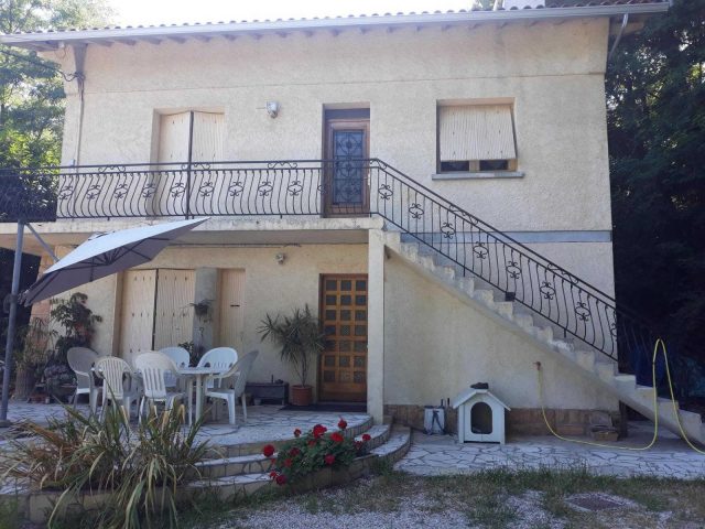 31G101477-7bd6525748ef49a49b88156b204e661e