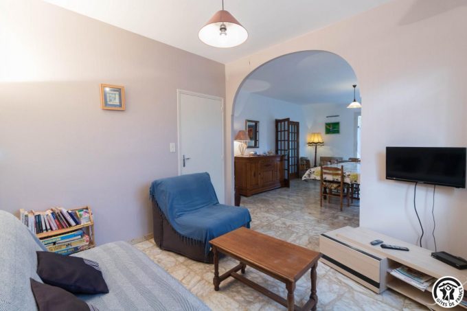 31G101477-7eb236dfdbd945ebba648992724cce26