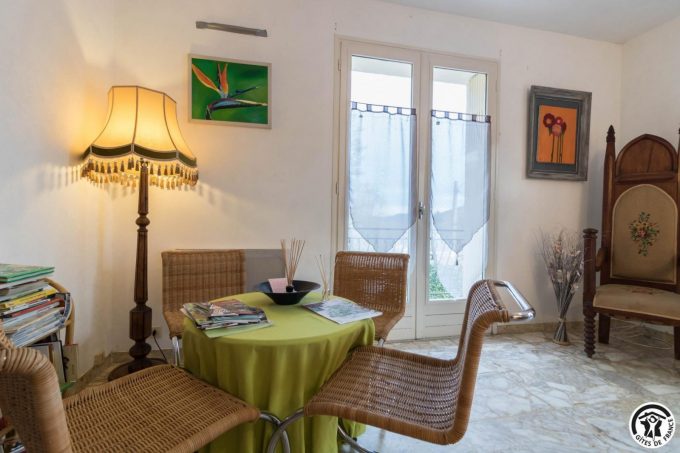 31G101477-814485d5fcb84379993f37ee8c87ba24