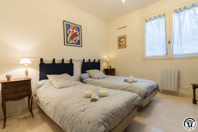 31G101477-9debb87f1dba4c55b2d09d6f27db10c4