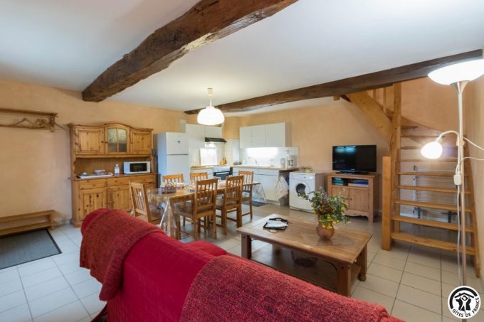 31G101478-df7d1674331441208e25df7de31b8ce8